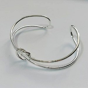 PULSEIRA (BRACELETE) FOLHEADA A PRATA COM 50 MILÉSIMOS + VERNIZ DIAMOND - PULSEIRA (BRACELETE ) DUPLO COM NÓ FORMATO CORAÇÃO LARGURA 10MM  (PRA499) PRPS001171