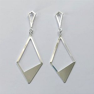 BRINCO FOLHEADA A PRATA COM 50 MILÉSIMOS + VERNIZ DIAMOND - BRINCOS DE PINO COM BASE VAZADA E PINGENTE VAZADO GRANDE 22X45 5MM - (PRA546) PRBR001257