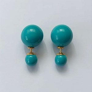 BRINCO FOLHEADO A OURO - BANHADO COM 5 MILÉSIMOS + VERNIZ DIAMOND - BRINCO DE PINO COM PÉROLAS COLORIDAS - (OURO495) OUBR000308