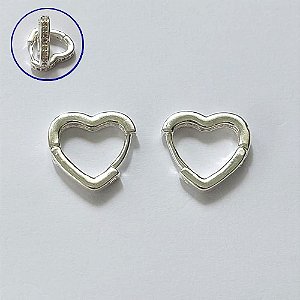 BRINCO FOLHEADO A PRATA COM 50 MILÉSIMOS + VERNIZ DIAMOND - BRINCO ARGOLA CORAÇÃO CRAVEJADO COM 1 FILEIRA DE MICROS ZIRCÔNIAS 2X13MM - (PRA632)) PRBR001342