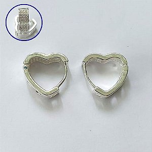 BRINCO FOLHEADO A PRATA COM 50 MILÉSIMOS + VERNIZ DIAMOND - BRINCO ARGOLA CORAÇÃO CRAVEJADO COM 3 FILEIRAS DE MICROS ZIRCÔNIAS 14MM - PRBR001343