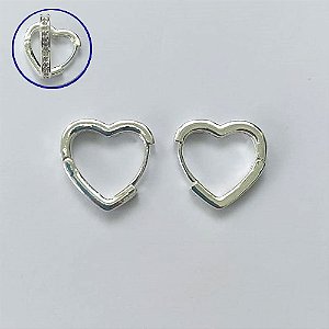 BRINCO FOLHEADO A PRATA COM 50 MILÉSIMOS + VERNIZ DIAMOND - BRINCO ARGOLA CORAÇÃO CRAVEJADO COM 1 FILEIRA DE MICROS ZIRCÔNIAS 2X11MM - (PRA635) PRBR001345