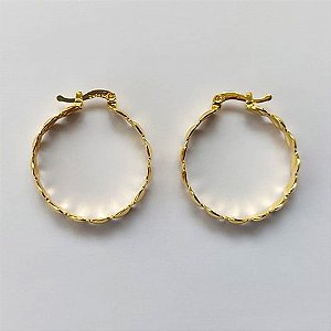 BRINCO FOLHEADO A OURO - BANHADO COM 5 MILÉSIMOS + VERNIZ DIAMOND - BRINCO ARGOLA TODA EM CORAÇÃO 6X29MM - (OURO568) OUBR000375