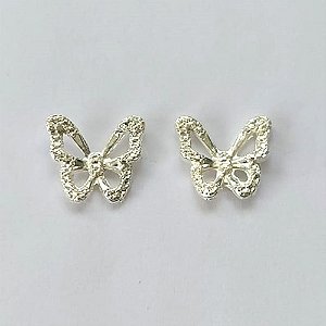 BRINCO FOLHEADO A PRATA COM 50 MILÉSIMOS + VERNIZ DIAMOND TAMANHO 10MM -BRINCO DE PINO- (PRA656) PRBR001350