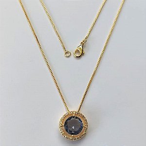 GARGANTILHA FOLHEADA A OURO - COM CORRENTE VENEZIANA 45CM E PINGENTE CRAVEJADO COM MICRO ZIRCÔNIAS E ZIRCÔNIA LILÁS 10MM (OURO621) OUGG000181