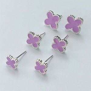 BRINCO FOLHEADO A PRATA COM 50 MILÉSIMO+ VERNIZ DIAMOND TRIO DE BRINCOS COM TREVOS LILÁS 10/7/6MM (PRA663) PRBR001360