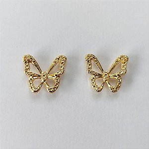 BRINCO FOLHEADO A OURO - BANHADO COM 5 MILÉSIMOS + VERNIZ DIAMOND - BRINCO DE PINO BORBOLETA VAZADA 12MM - (OURO641) OUBR000379