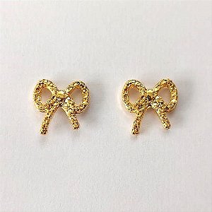 BRINCO FOLHEADO A OURO - BANHADO COM 5 MILÉSIMOS + VERNIZ DIAMOND - BRINCO DE PINO LAÇO 11MM - (OURO643) OUBR000381