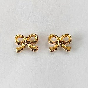 BRINCO FOLHEADO A OURO - BANHADO COM 5 MILÉSIMOS + VERNIZ DIAMOND - BRINCO DE PINO LAÇO LISO 10MM - (OURO644) OUBR000382