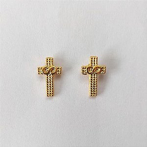 BRINCO FOLHEADO A OURO - BANHADO COM 5 MILÉSIMOS + VERNIZ DIAMOND - BRINCO DE PINO CRUCIFIXO COM INFINITO 10MM - (OURO645) OUBR000383