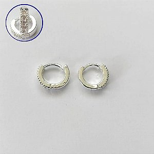 BRINCO FOLHEADO A PRATA COM 50 MILÉSIMO+ VERNIZ DIAMOND BRINCO DE ARGOLA COM 1 FILEIRA DE MICRO ZIRCÔNIAS 9MM (PRA675) PRBR001367