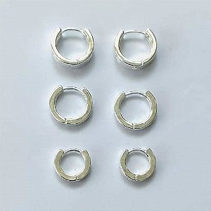 BRINCO FOLHEADO A PRATA COM 50 MILÉSIMO+ VERNIZ DIAMOND - TRIO DE BRINCOS DE ARGOLA DESENHADA 13/12/10MM (PRA681)PRBR001373