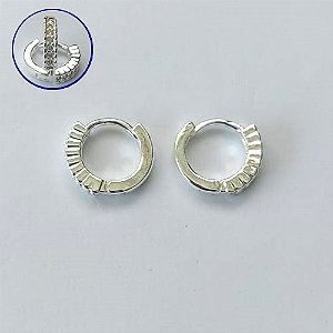 BRINCO FOLHEADO A PRATA COM 50 MILÉSIMO+ VERNIZ DIAMOND BRINCO DE ARGOLA COM 1 FILEIRA DE MICRO ZIRCÔNIAS 11MM (PRA693) PRBR001384