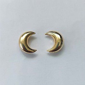 BRINCO FOLHEADO A OURO - BANHADO COM 5 MILÉSIMOS + VERNIZ DIAMOND - BRINCO DE PINO COM LUA 12MM - (OURO757) OUBR000404