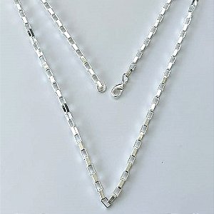 CORRENTE FOLHEADA A PRATA COM 50 MILÉSIMOS + VERNIZ DIAMOND - CORRENTE QUADRADINHA 3MM - TAMANHO: 70CM E FECHO LAGOSTA - (PRA718) PRCR000157