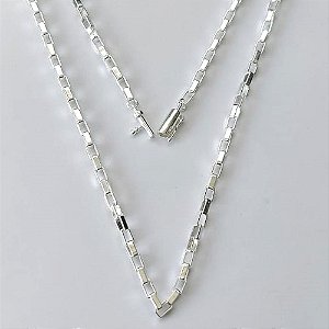CORRENTE FOLHEADA A PRATA COM 50 MILÉSIMOS + VERNIZ DIAMOND - CORRENTE QUADRADINHA 3MM - TAMANHO: 70CM E FECHO CANHÃO - (PRA715) PRCR000159