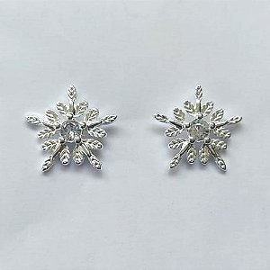 BRINCO FOLHEADA A PRATA COM 50 MILÉSIMOS + VERNIZ DIAMOND - BRINCOS DE PINO CRAVEJADOS 13MM (PRA748) PRBR001417