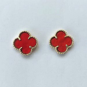 BRINCO FOLHEADO A OURO - BANHADO COM 5 MILÉSIMOS + VERNIZ DIAMOND - BRINCO DE PINO TREVO VERMELHO 9MM - (OURO897)OUBR000439