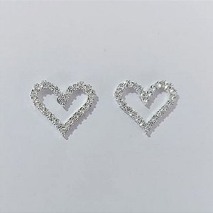 BRINCO FOLHEADO A PRATA COM 50 MILÉSIMOS + VERNIZ DIAMOND - BRINCOS DE PINO COM CORAÇÃO VAZADO MICRO ZIRCÔNIAS 16MM (PRA761) PRBR001436