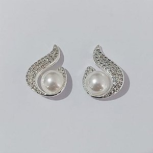 BRINCO FOLHEADO A PRATA COM 50 MILÉSIMOS + VERNIZ DIAMOND - BRINCOS DE PINO GOTA COM MICROS ZIRCÔNIAS 20X15MM (PRA759) PRBR001438