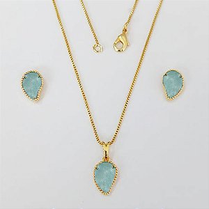 CONJUNTO FOLHEADO A OURO - BANHADO COM 5 MILÉSIMOS + VERNIZ DIAMOND - CONJUNTO COM BRINCOS DE PINO FOLHAS E PINGENTE FOLHA AZUL CLARA 12MM - (OURO913)OUCJ000208