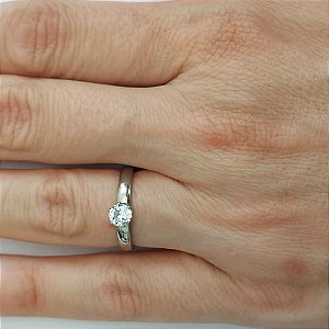 ANEL EM AÇO INOXIDÁVEL 316L SOLITÁRIO CRISTAL 5.4MM LARGURA 2,8MM (VALOR UNITÁRIO) ACAN000045