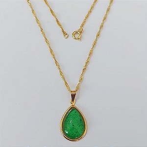 GARGANTILHA FOLHEADA A OURO - BANHADO COM 5 MILÉSIMOS + VERNIZ DIAMOND - GARGANTILHA CORRENTE SINGAPURA 45CM COM PINGENTE GLASS VERDE 22MM (OURO935) OUGG000234