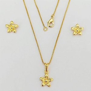 CONJUNTO FOLHEADO A OURO - BANHADO COM 5 MILÉSIMOS + VERNIZ DIAMOND(CJI438) - CONJUNTO COM BRINCOS DE PINO FLOR E PINGENTE FLOR 10MM - (OURO955) OUCJ000213