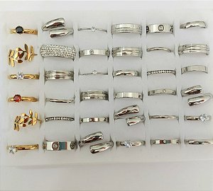 KIT ANEL E ALIANÇA EM AÇO INOXIDÁVEL E AÇO DOURADO MODELOS DIVERSOS E NUMERAÇÃO DE 13 ATÉ 33 KIT COM 36 UNIDADES (6 UNIDADES DOURADO) ACKI000034