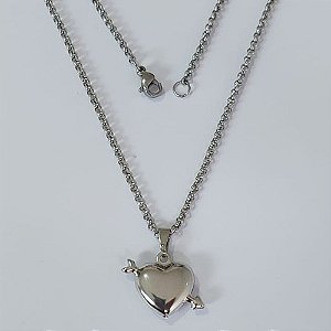 GARGANTILHA EM AÇO INOXIDÁVEL - CORRENTE DE 45CM (BCL33) PINGENTE CORAÇÃO DUPLO COM FLECHA 20MM (AÇO2316) ACGG000514