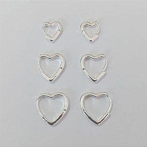 BRINCO FOLHEADO A PRATA COM 50 MILÉSIMO+ VERNIZ DIAMOND - TRIOS DE BRINCOS DE ARGOLA FORMATO CORAÇÃO 14/12/10MM LARGURA 2MM PRBR001502