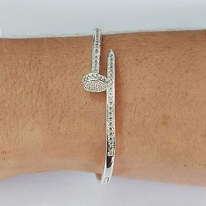 PULSEIRA (BRACELETE) FOLHEADA A PRATA COM 50 MILÉSIMOS + VERNIZ DIAMOND BRACELETE PREGO CRAVEJADO COM MICRO ZIRCÔNIAS COM TRAVA 64MM LARGURA 3MM PRPS001250