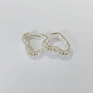 BRINCO FOLHEADO A PRATA COM 50 MILÉSIMO+ VERNIZ DIAMOND BRINCO DE ARGOLA FORMATO CORAÇÃO COM 2FILEIRAS DE MICRO ZIRCÔNIAS 16MM PRBR001511