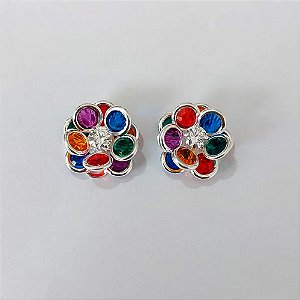 BRINCO FOLHEADO A PRATA - BRINCO DE PINO FLOR CRAVEJADA EM ZIRCÔNIAS COLORIDAS 15MM - PRBR001513