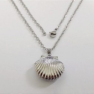 GARGANTILHA EM AÇO INOXIDÁVEL - CORRENTE DE 50CM (ACO03C) PINGENTE CONCHA RELICÁRIO 20MM( AÇO0308) - ACGG000554