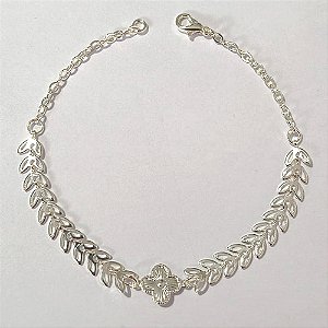 PULSEIRA FOLHEADA A PRATA COM 50 MILÉSIMOS + VERNIZ DIAMOND - PULSEIRA ESCAMAS COM TREVO - TAMANHO: 20CM E FECHO LAGOSTA - PRPS001254