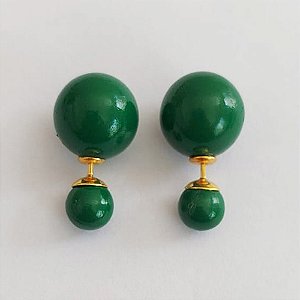 BRINCO FOLHEADO A OURO - BANHADO COM 5 MILÉSIMOS + VERNIZ DIAMOND - BRINCO DE PINO COM PÉROLAS VERDE 14MM - (OURO1013) OUBR000499