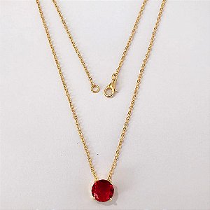 GARGANTILHA FOLHEADA A OURO - BANHADO COM 5 MILÉSIMOS + VERNIZ DIAMOND - CORRENTE CADEADO 45CM E PINGENTE EM ZIRCÔNIA REDONDA VERMELHA 10MM - (OURO1178) OUGG000249