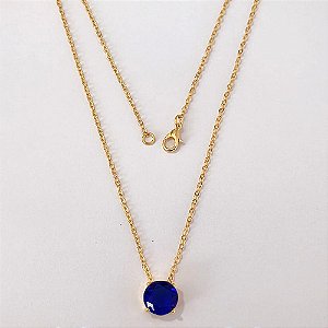 GARGANTILHA FOLHEADA A OURO - BANHADO COM 5 MILÉSIMOS + VERNIZ DIAMOND - CORRENTE CADEADO 45CM E PINGENTE EM ZIRCÔNIA REDONDA AZUL ESCURO 10MM - (OURO1242) OUGG000251