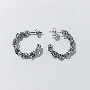 BRINCO EM AÇO INOXIDÁVEL - BRINCO ARGOLA ENTRELAÇADA 4,5X24MM (ARGI0426) - COMPOSIÇÃO: AÇO INOXIDÁVEL - (AÇO2244)- ACBR000500