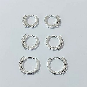 BRINCO FOLHEADO A PRATA COM 50 MILÉSIMO+ VERNIZ DIAMOND - TRIOS DE BRINCOS DE ARGOLA COM 1 FILEIRA DE MICRO ZIRCÔNIAS 14/13/12MM LARGURA 2MM PRBR001554