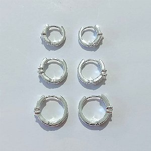 BRINCO FOLHEADO A PRATA COM 50 MILÉSIMO+ VERNIZ DIAMOND - TRIOS DE BRINCOS DE ARGOLA COM 2 FILEIRAS DE MICRO ZIRCÔNIAS 15/12/10MM PRBR001554