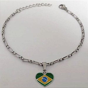 PULSEIRA EM AÇO INOXIDÁVEL - PULSEIRA (BCOL058) 18CM COM PINGENTE BANDEIRA DO " BRASIL " RESINADA EM FORMATO CORAÇÃO DE 13MM (AÇO3025) - ACPS000763