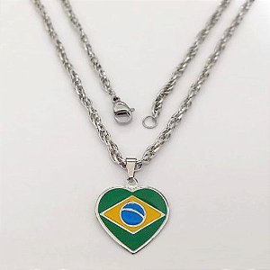 GARGANTILHA EM AÇO INOXIDÁVEL - CORRENTE 45CM COM PINGENTE BANDEIRA DO BRASIL FORMATO CORAÇÃO 20MM - FECHO LAGOSTA - COMPOSIÇÃO: AÇO INOXIDÁVEL(AÇO3044) - ACGG000569