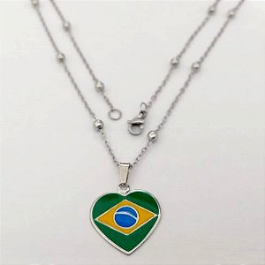 GARGANTILHA EM AÇO INOXIDÁVEL - CORRENTE BOLINHA 45CM COM PINGENTE BANDEIRA DO BRASIL FORMATO CORAÇÃO 20MM - FECHO LAGOSTA - COMPOSIÇÃO: AÇO INOXIDÁVEL(AÇO3040) - ACGG000573
