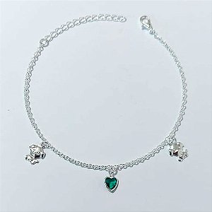 PULSEIRA FOLHEADO A PRATA COM 50 MILÉSIMOS + VERNIZ DIAMOND - PULSEIRA 17CM COM CORAÇÃO EM VIDRO VERDE E CACHORRINHOS - PRPS001278