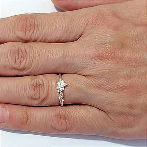 ANEL FOLHEADO A PRATA COM 50 MILÉSIMOS + VERNIZ DIAMOND ANEL COM ZIRCÔNIAS PRAN000081