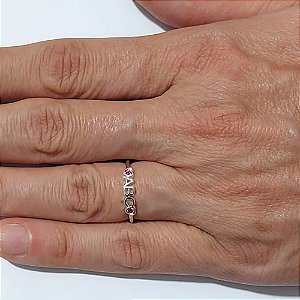 ANEL FOLHEADO A PRATA COM 50 MILÉSIMOS + VERNIZ DIAMOND ANEL INFANTIL ABC COM MICRO ZIRCÔNIAS VERMELHAS PRAN000086