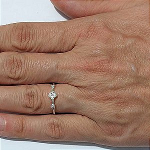 ANEL FOLHEADO A PRATA COM 50 MILÉSIMOS + VERNIZ DIAMOND ANEL TREVO COM MICRO ZIRCÔNIAS PRAN000087