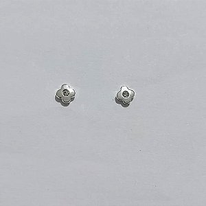 BRINCO FOLHEADO A PRATA COM 50 MILÉSIMO+ VERNIZ DIAMOND - BRINCO DE PINO TREVO COM ZIRCÔNIA 4MM PRBR001583